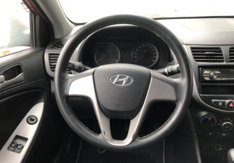 Подержанный автомобиль Hyundai Solaris Sedan 2014 года (12 фото)