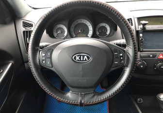 Подержанный автомобиль Kia Ceed Hatchback 2007 года (12 фото)