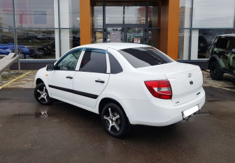 Подержанный автомобиль LADA (ВАЗ) Granta Sedan 2014 года (7 фото)