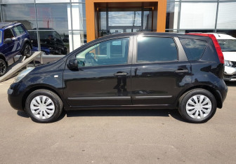 Подержанный автомобиль Nissan Note 2007 года (8 фото)