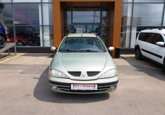 Подержанный автомобиль Renault Megane Wagon 2003 года (2 фото)