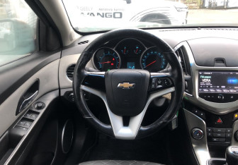 Подержанный автомобиль Chevrolet Cruze Sedan 2013 года (12 фото)