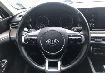 Подержанный автомобиль Kia K5 2021 года (12 фото)