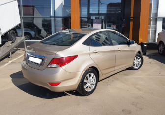 Подержанный автомобиль Hyundai Solaris Sedan 2011 года (5 фото)