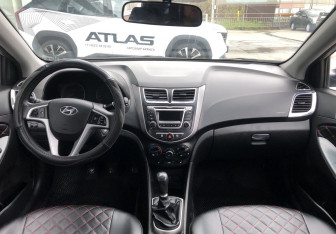 Подержанный автомобиль Hyundai Solaris Sedan 2015 года (10 фото)