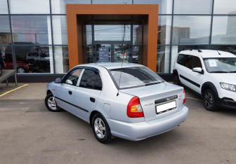 Подержанный автомобиль Hyundai Accent Sedan 2008 года (7 фото)