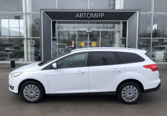 Подержанный автомобиль Ford Focus Wagon 2017 года (8 фото)