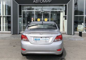 Подержанный автомобиль Hyundai Solaris Sedan 2013 года (6 фото)