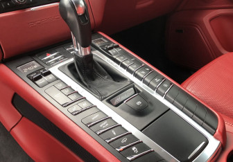 Подержанный автомобиль Porsche Macan 2014 года (24 фото)