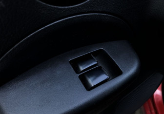 Подержанный автомобиль Chevrolet Aveo Hatchback 2006 года (13 фото)