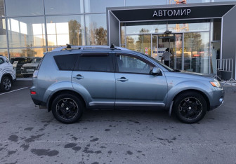 Подержанный автомобиль Mitsubishi Outlander 2007 года (8 фото)