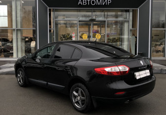 Подержанный автомобиль Renault Fluence 2012 года (7 фото)