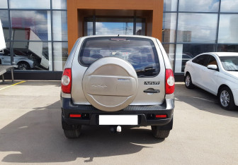 Подержанный автомобиль Chevrolet Niva 2009 года (6 фото)