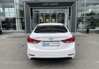 Подержанный автомобиль Hyundai Elantra Sedan 2014 года (6 фото)