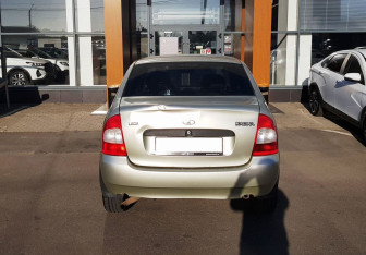 Подержанный автомобиль LADA (ВАЗ) Kalina Sedan 2010 года (6 фото)