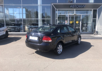 Подержанный автомобиль Volkswagen Polo Sedan 2012 года (7 фото)