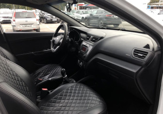 Подержанный автомобиль Kia Rio Sedan 2012 года (9 фото)