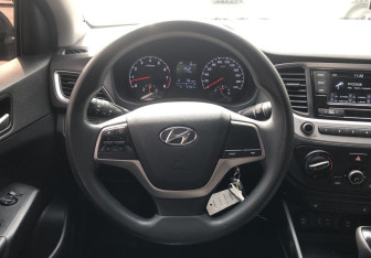Подержанный автомобиль Hyundai Solaris Sedan 2017 года (12 фото)