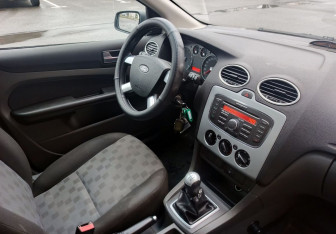 Подержанный автомобиль Ford Focus Hatchback 2007 года (14 фото)