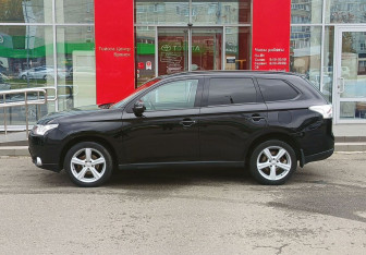 Подержанный автомобиль Mitsubishi Outlander 2013 года (8 фото)