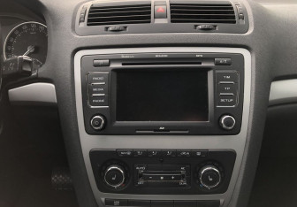 Подержанный автомобиль Skoda Octavia Liftback 2013 года (15 фото)