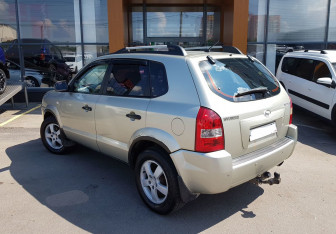 Подержанный автомобиль Hyundai Tucson 2007 года (7 фото)
