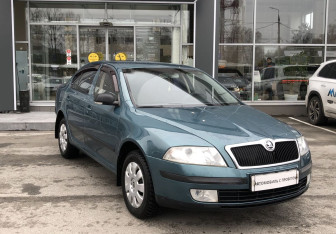 Подержанный автомобиль Skoda Octavia Liftback 2008 года (3 фото)