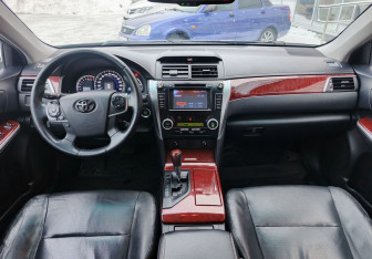 Подержанный автомобиль Toyota Camry Sedan 2012 года (14 фото)