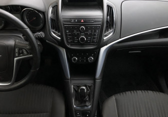 Подержанный автомобиль Opel Zafira Compactvan 2015 года (12 фото)