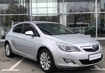 Подержанный автомобиль Opel Astra Hatchback 2010 года (3 фото)