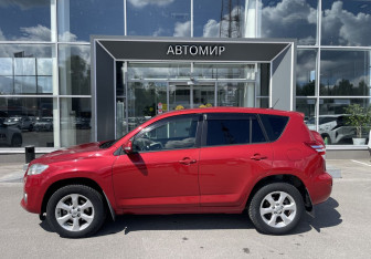 Подержанный автомобиль Toyota RAV4 2010 года (8 фото)