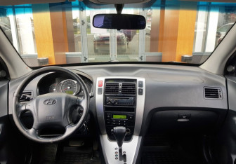 Подержанный автомобиль Hyundai Tucson 2008 года (11 фото)