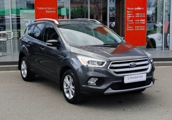 Подержанный автомобиль Ford Kuga 2017 года (3 фото)