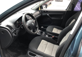 Подержанный автомобиль Skoda Octavia Liftback 2008 года (9 фото)
