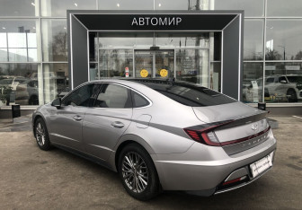 Подержанный автомобиль Hyundai Sonata 2019 года (7 фото)