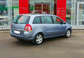 Подержанный автомобиль Opel Zafira Compactvan 2008 года (5 фото)