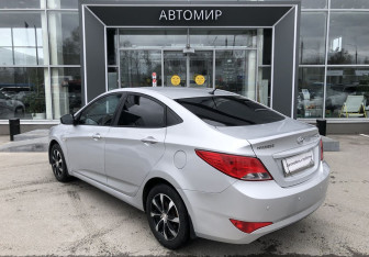 Подержанный автомобиль Hyundai Solaris Sedan 2015 года (7 фото)