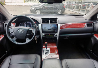 Подержанный автомобиль Toyota Camry Sedan 2012 года (15 фото)
