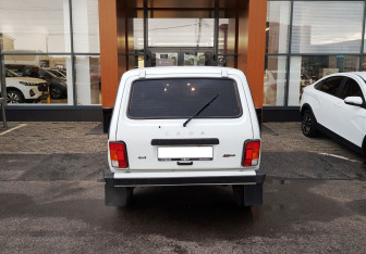 Подержанный автомобиль LADA (ВАЗ) 2121 (4x4) 2017 года (6 фото)