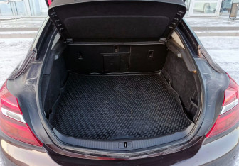 Подержанный автомобиль Opel Insignia Liftback 2014 года (12 фото)