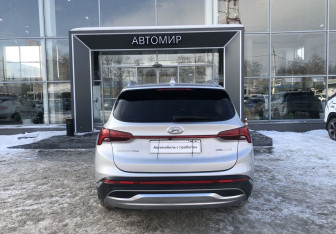 Подержанный автомобиль Hyundai Santa Fe 2022 года (6 фото)
