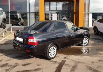 Подержанный автомобиль LADA (ВАЗ) Priora Sedan 2010 года (5 фото)