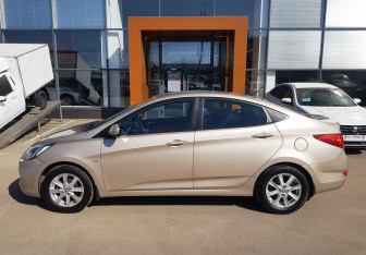 Подержанный автомобиль Hyundai Solaris Sedan 2011 года (7 фото)