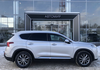 Подержанный автомобиль Hyundai Santa Fe 2022 года (4 фото)