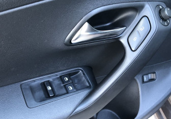 Подержанный автомобиль Volkswagen Polo Sedan 2015 года (13 фото)