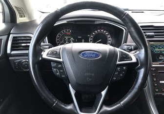 Подержанный автомобиль Ford Mondeo Sedan 2015 года (12 фото)