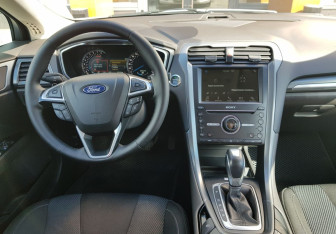 Подержанный автомобиль Ford Mondeo Sedan 2017 года (12 фото)
