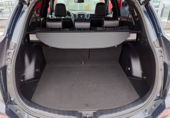 Подержанный автомобиль Toyota RAV4 2016 года (11 фото)