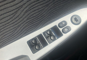 Подержанный автомобиль Hyundai Solaris Sedan 2012 года (13 фото)