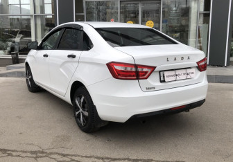 Подержанный автомобиль LADA (ВАЗ) Vesta Sedan 2016 года (7 фото)